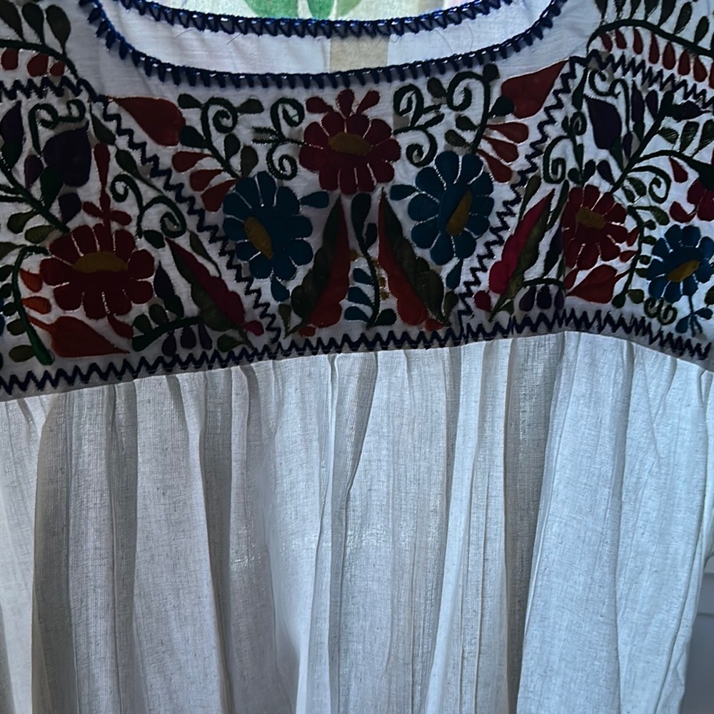 NEW Embroidered White Blouse with Multicolor Floral Design.
 From Mexico.